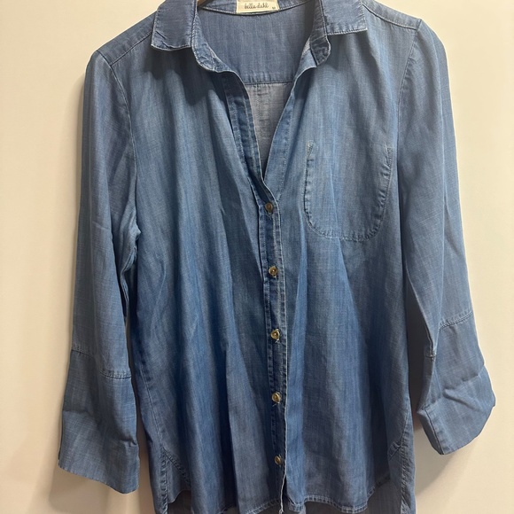 Bella Dahl Soft Chambray Button Down Shirt in Light Blue, Size M - Picture 2 of 7